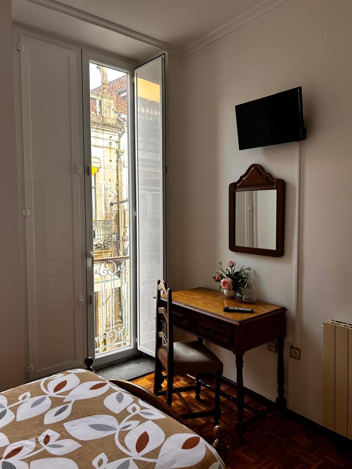 Residencial Real - Antiga Rosas Bed & Breakfast Vila Real Bagian luar foto